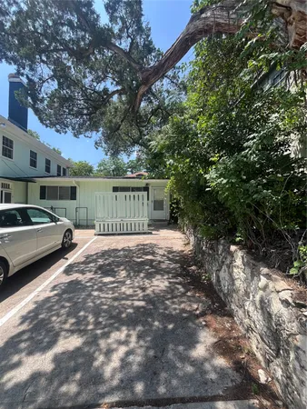 $1,550 | 208 East 31st Street, Unit 5, Austin, TX 78705