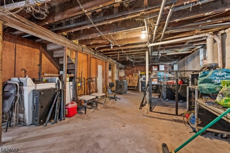 42 Scheerer Avenue Newark, NJ 07112 - Photo 21 of 34