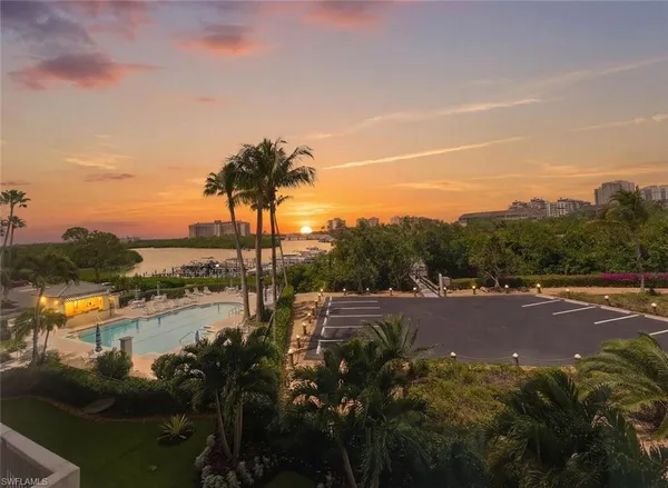$949,900 | 430 Cove Tower Drive, Unit 304, Naples, FL 34110