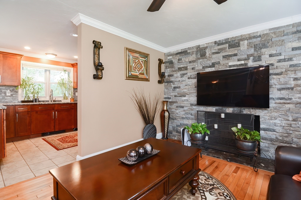 15 Oak Ridge Road Holden, MA 01520 - Photo 8 of 42 Gallery Image 8