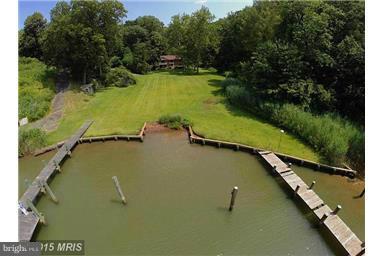 FLAT yard to private pier off Severn River!