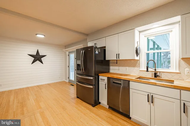 $599,900 | 1251 Hartwood Road, Fredericksburg, VA 22406