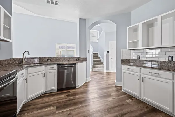 $2,100 | 305 Creekside Drive, Anna, TX 75409