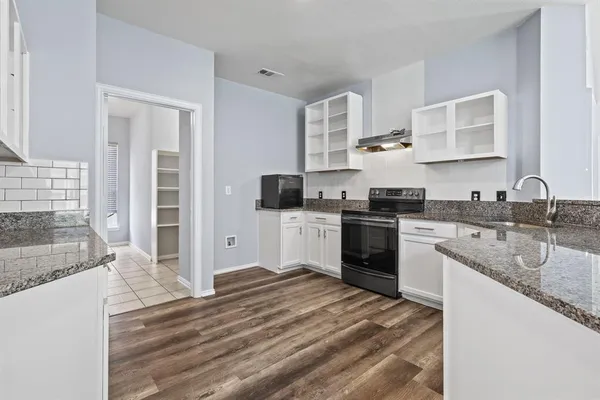 $2,100 | 305 Creekside Drive, Anna, TX 75409