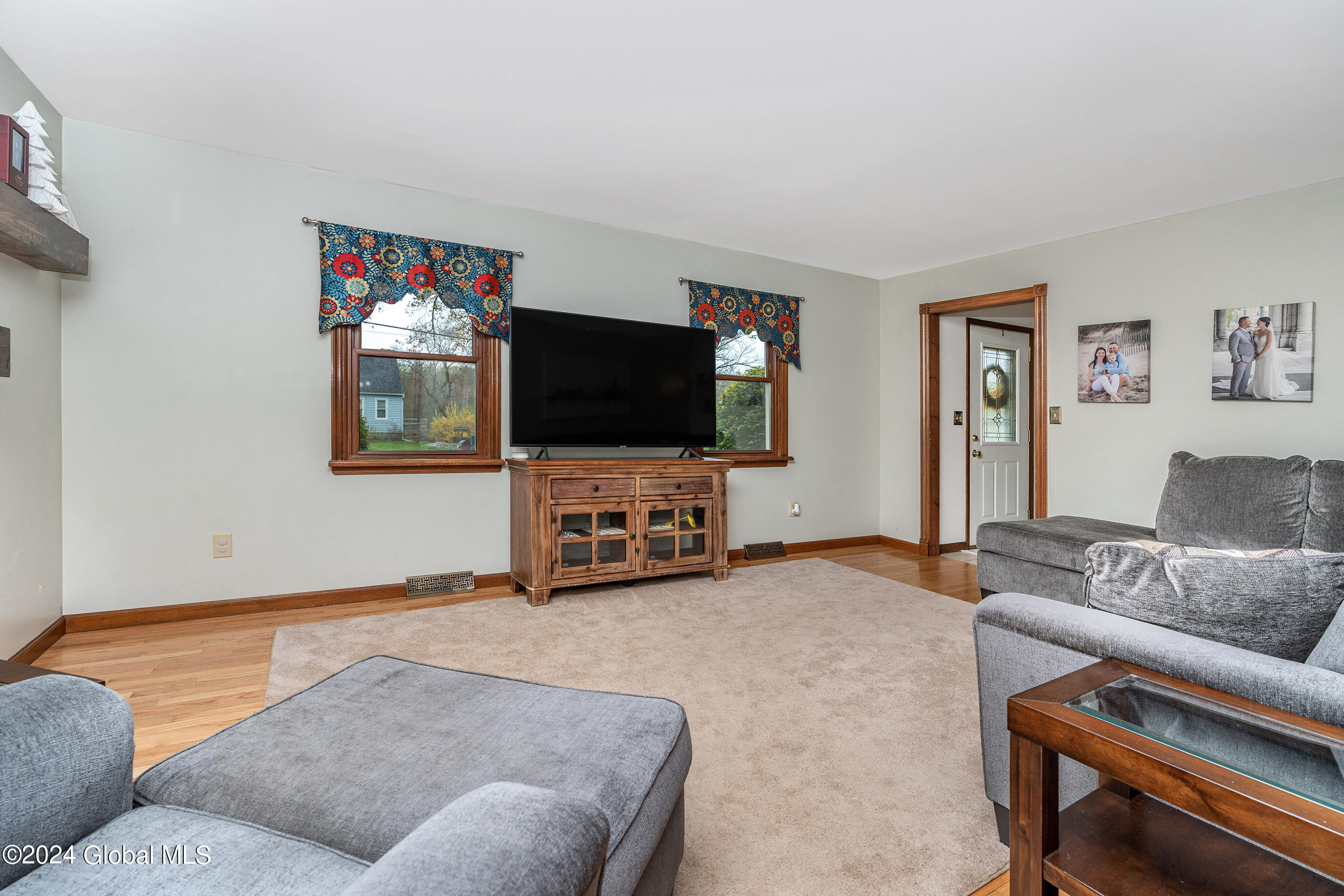 51 Beacon Road Bethlehem, NY 12077 - Photo 3 of 28 009-51-Beacon-Rd