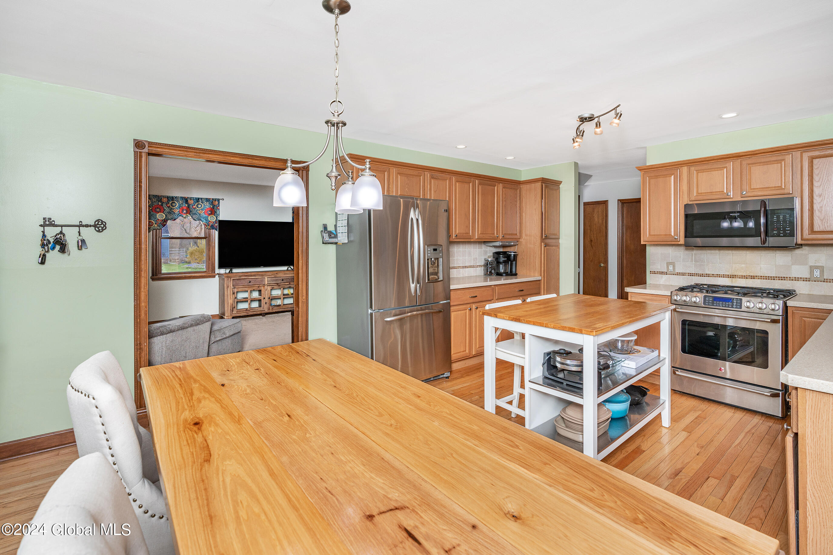 51 Beacon Road Bethlehem, NY 12077 - Photo 8 of 28 016-51-Beacon-Rd