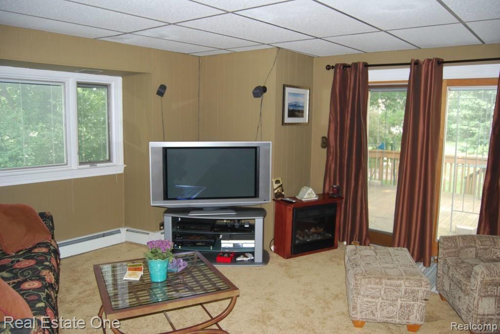 1330 John R Road Rochester, MI 48307 - Photo 9 of 27 Family Room view #2