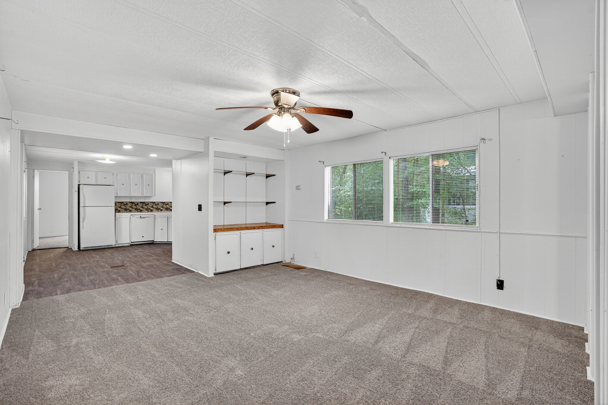 3 Meadowlark Trinity, TX 75862 - Photo 2 of 22 a view of an empty room with a window