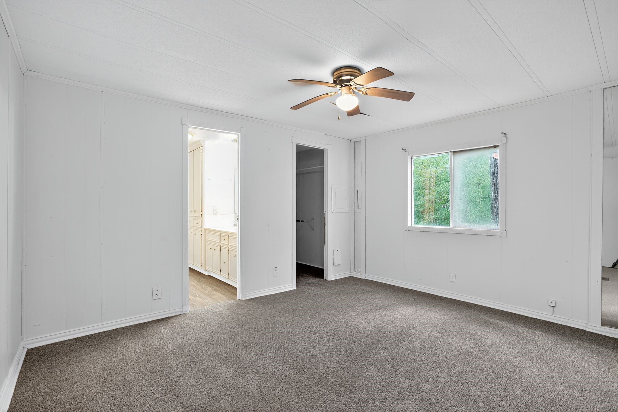 3 Meadowlark Trinity, TX 75862 - Photo 8 of 22 a view of an empty room with a window