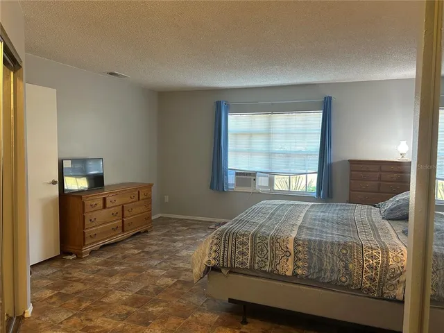 $220,000 | 301 Oak Track Drive, Ocala, FL 34472