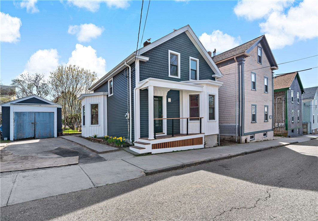27 South Baptist Street Newport, RI 02840 - Photo 2 of 38