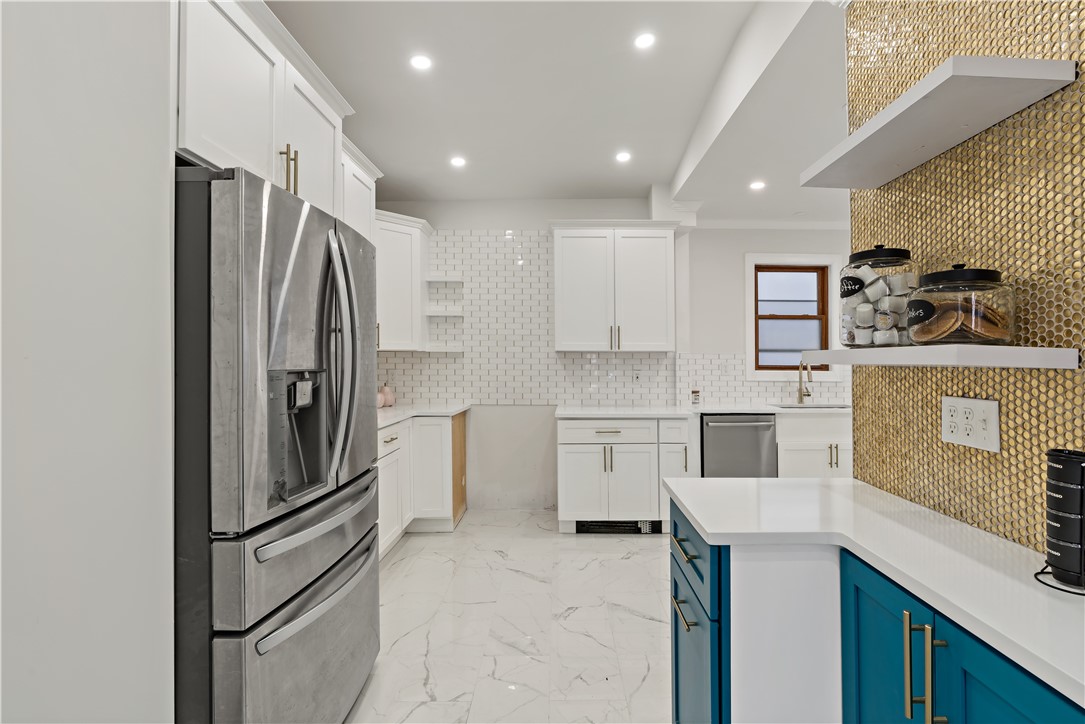 27 South Baptist Street Newport, RI 02840 - Photo 3 of 38