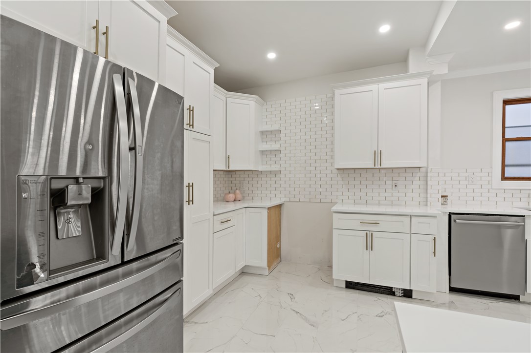 27 South Baptist Street Newport, RI 02840 - Photo 4 of 38