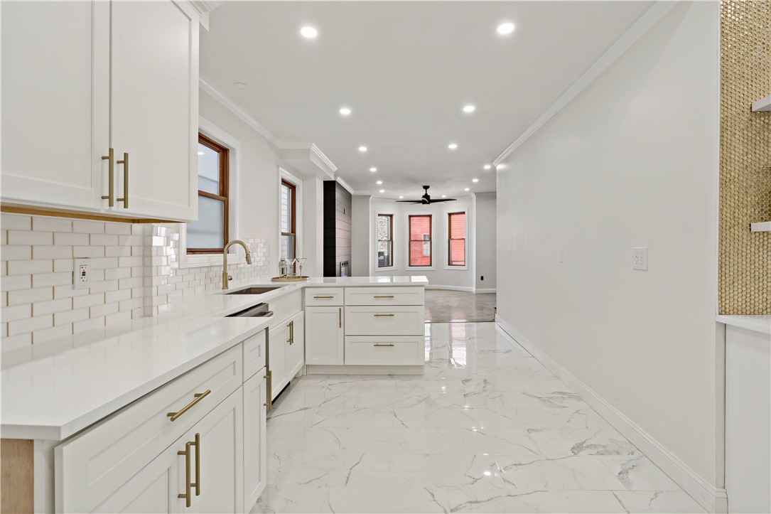 27 South Baptist Street Newport, RI 02840 - Photo 7 of 38