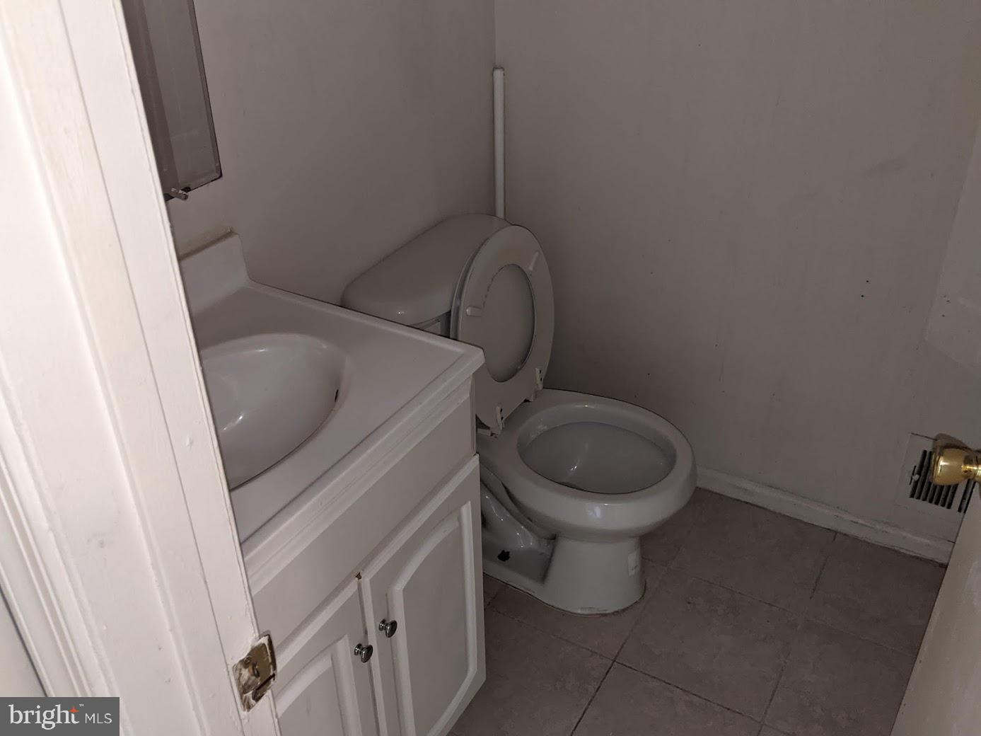 3218 Foothill Street Woodbridge, VA 22192 - Photo 18 of 22 Bedroom bath