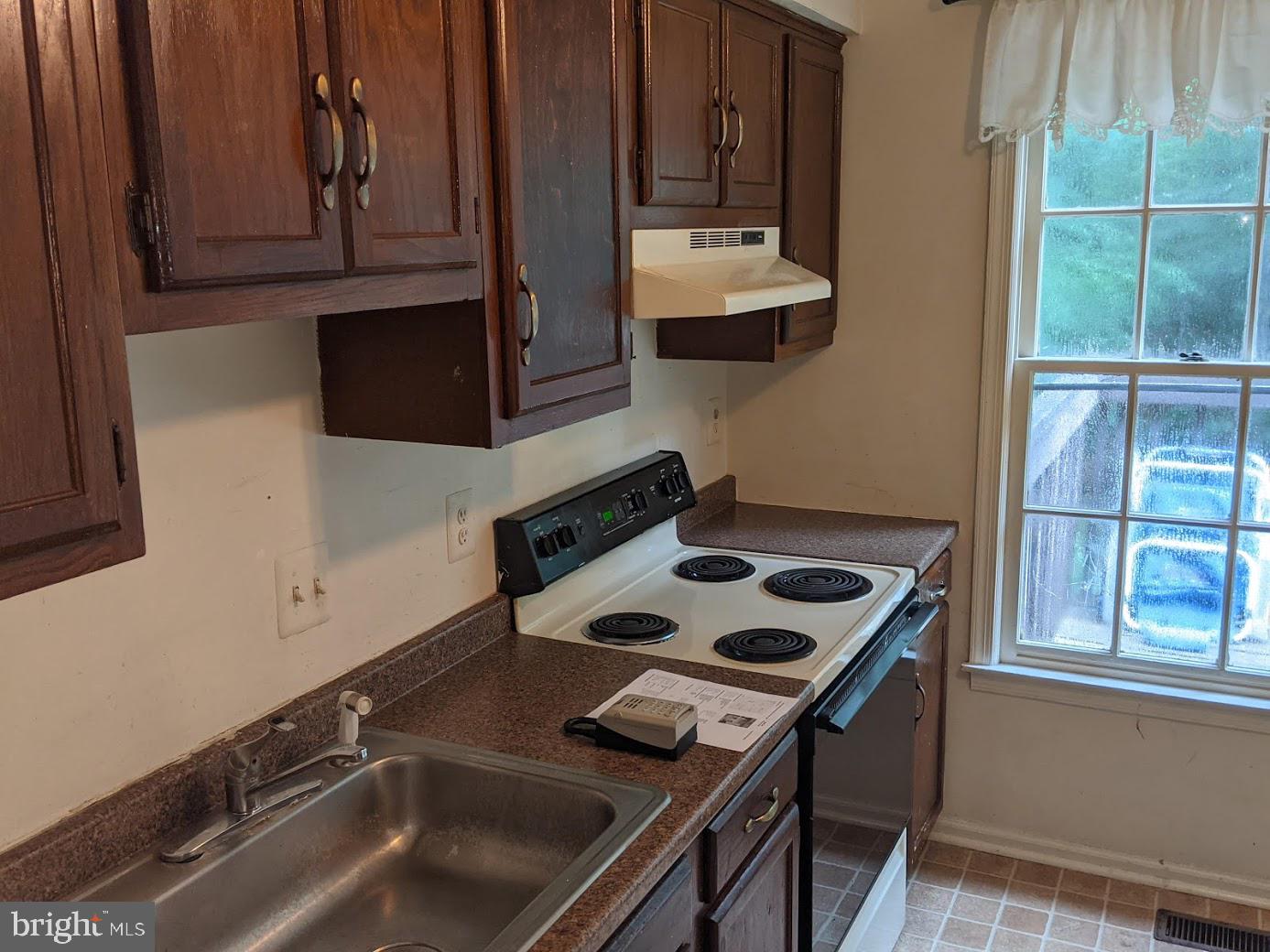 3218 Foothill Street Woodbridge, VA 22192 - Photo 10 of 22 Kitchen 1