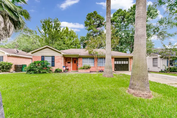 $2,350 | 2219 Wakefield Drive, Houston, TX 77018