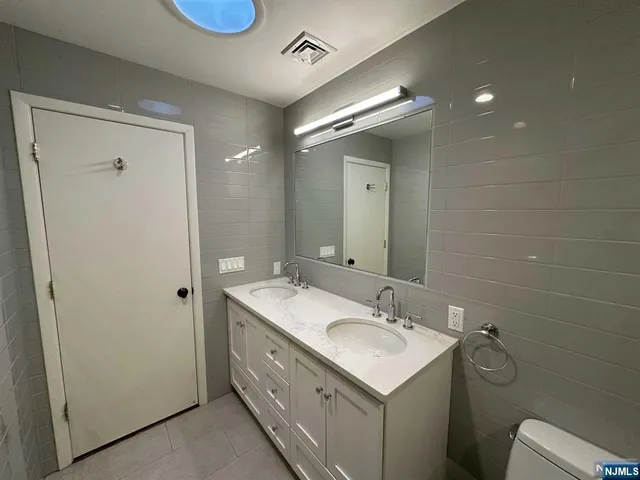 $1,895,000 | 711 Camperdown Road, Teaneck, NJ 07666