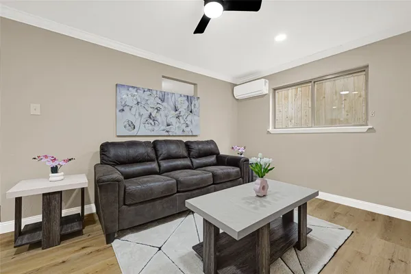 $1,200 | 1603 Welch Street, Unit 5, Houston, TX 77006