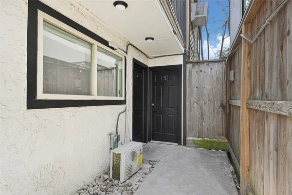 $1,200 | 1603 Welch Street, Unit 5, Houston, TX 77006