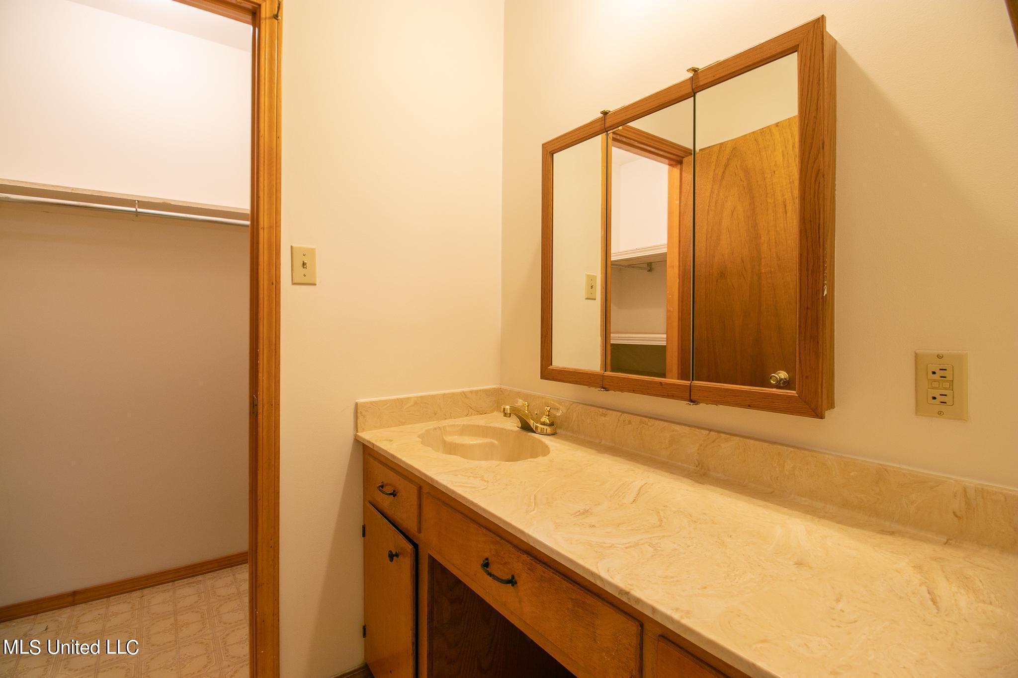 5705 Carter Road Ocean Springs, MS 39564 - Photo 10 of 25 CARTER 9
