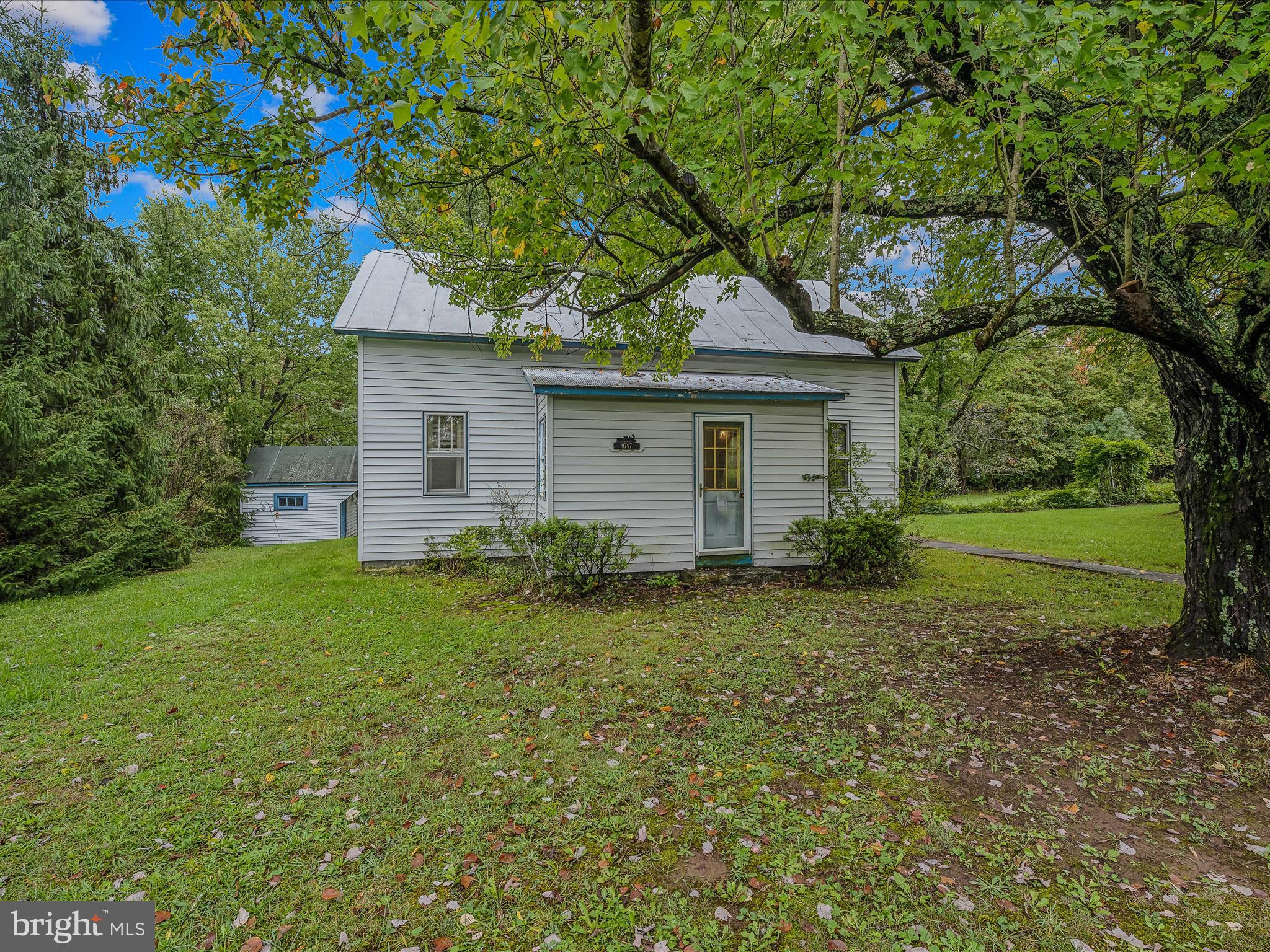 9797 Winchester Grade Road Berkeley Springs, WV 25411 - Photo 3 of 30 Front Yard