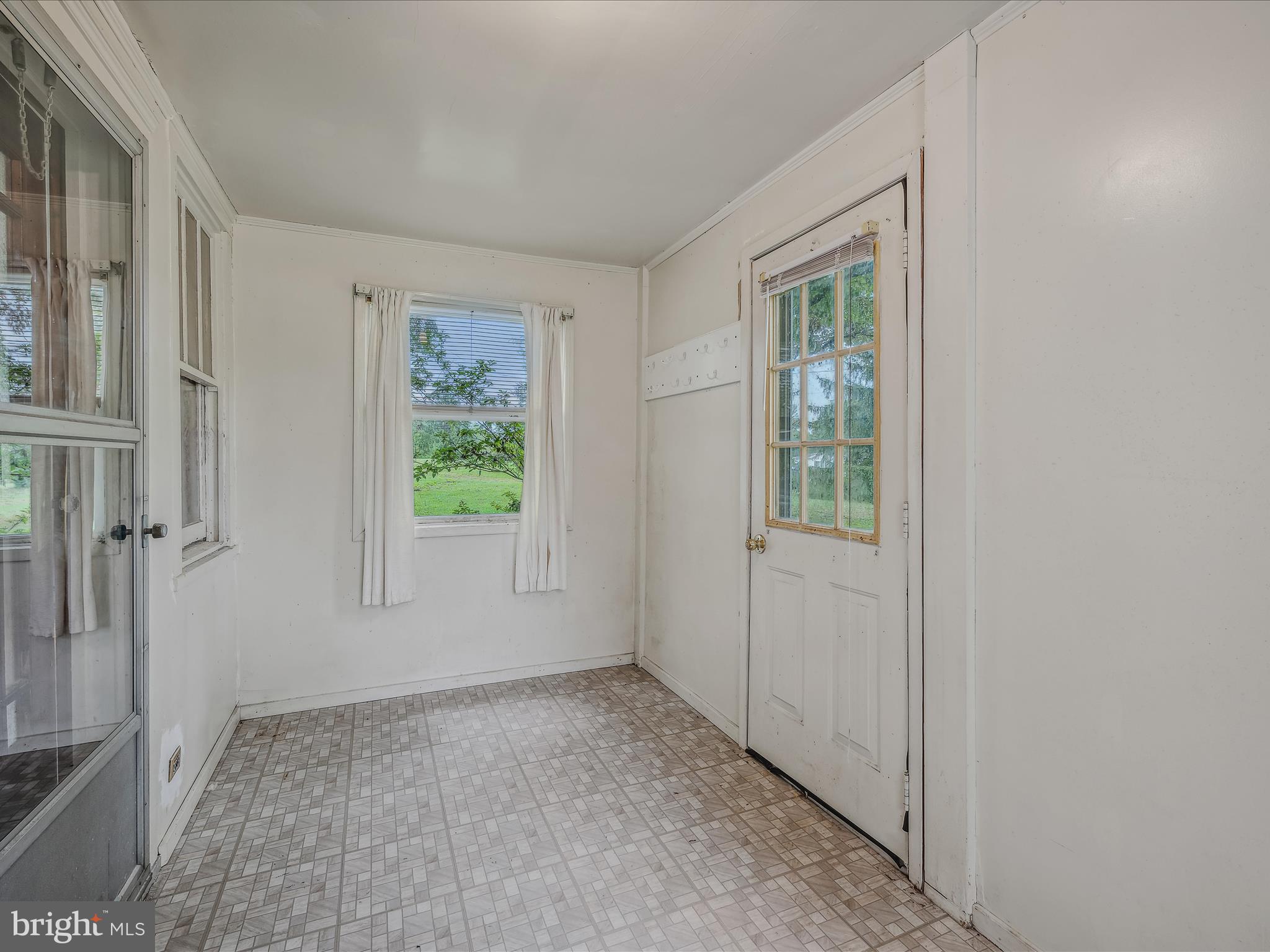 9797 Winchester Grade Road Berkeley Springs, WV 25411 - Photo 6 of 30 Mudroom
