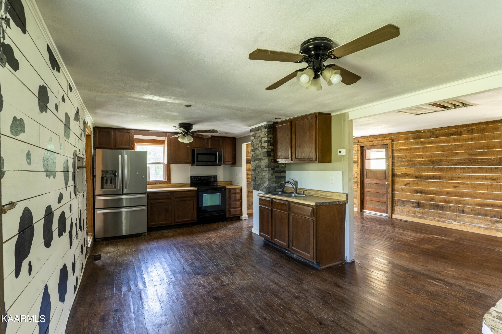 982 Salem Valley Road Ten Mile, TN 37880 - Photo 8 of 30 a kitchen with stainless steel appliances wooden floor and a refrigerator