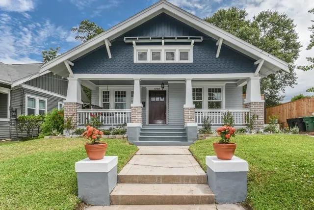 a front view of a house with fountain and yard