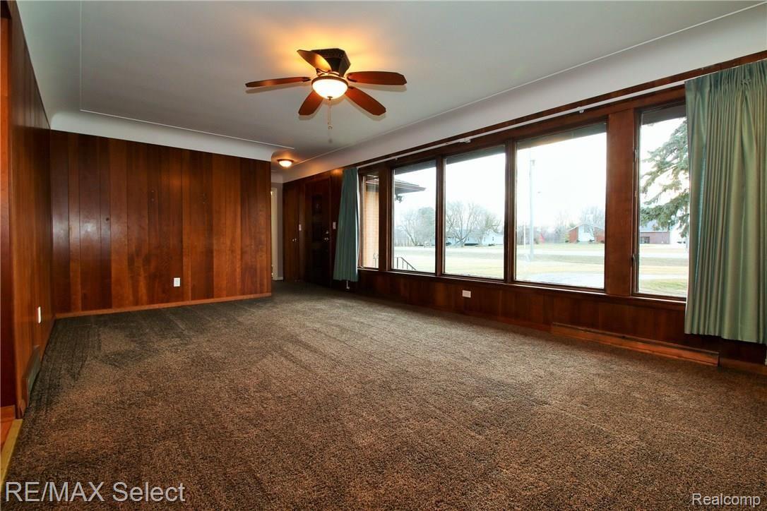 5105 Van Slyke Road Flint, MI 48507 - Photo 6 of 30 IMG_8884.JPG