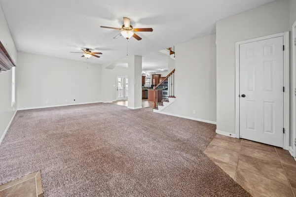 a view of empty room with a ceiling fan