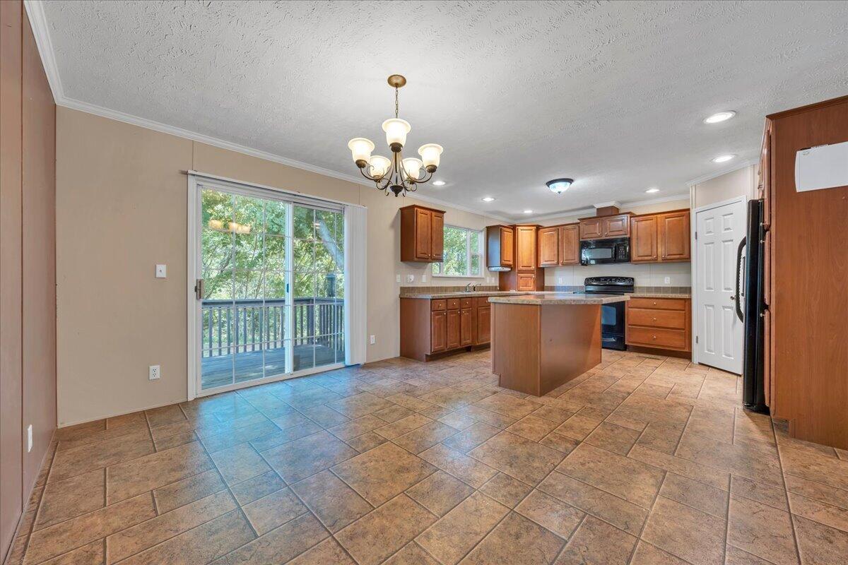 106 Crest Court Blue Ridge, VA 24064 - Photo 11 of 43 11-MIB03419