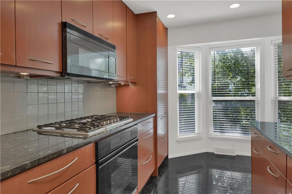 21 Hemingway Street Pittsburgh, PA 15213 - Photo 8 of 21 Gallery Image 8