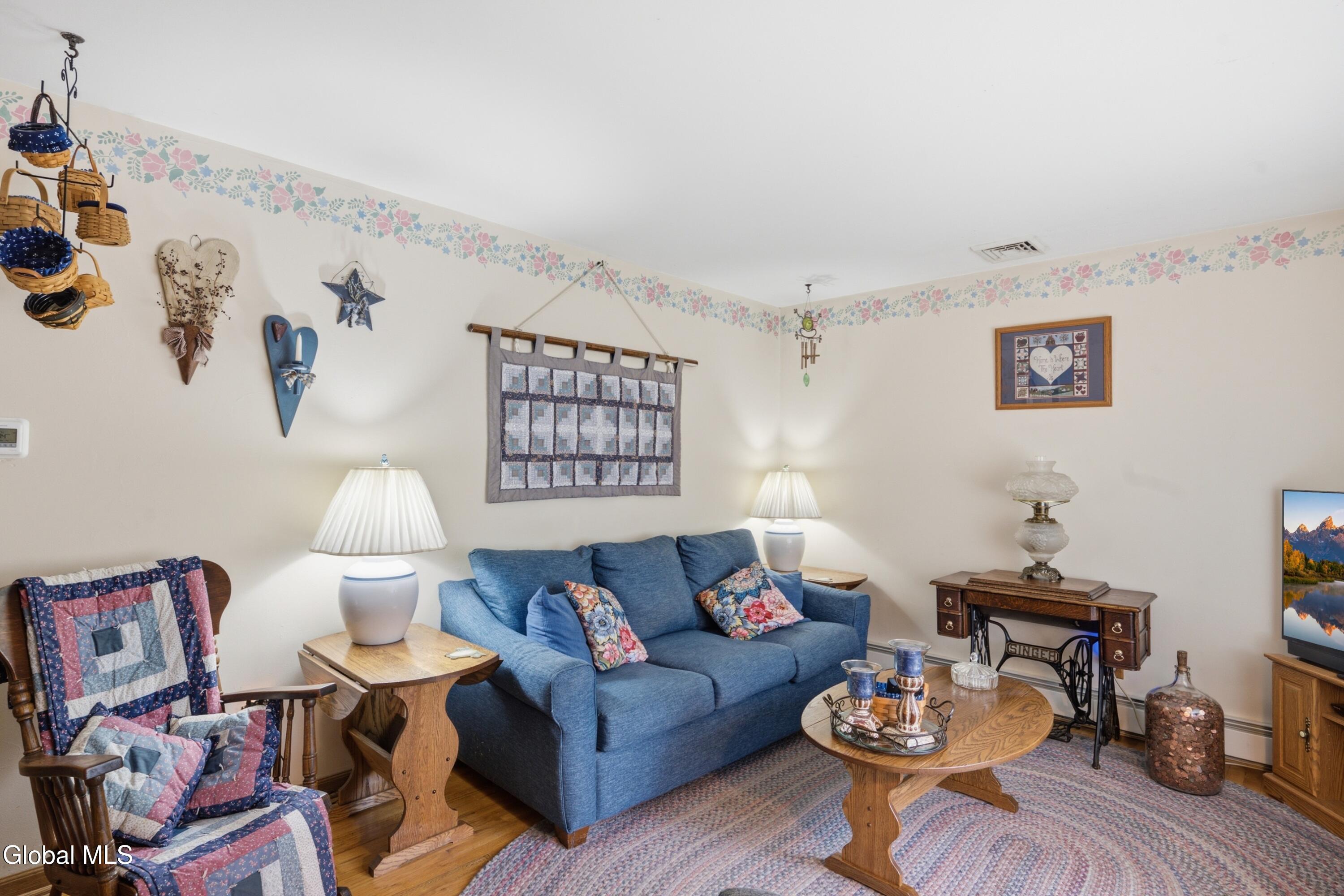 1684 Roma Street Schenectady, NY 12306 - Photo 10 of 24 Living room