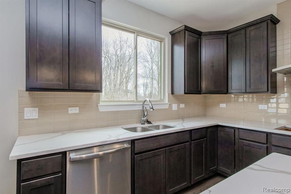 47639 Alpine Drive Novi, MI 48374 - Photo 17 of 36