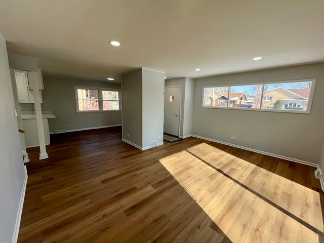 $430,000 | 10420 Kildare Avenue, Oak Lawn, IL 60453