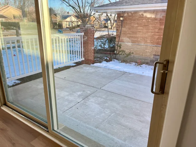 $430,000 | 10420 Kildare Avenue, Oak Lawn, IL 60453