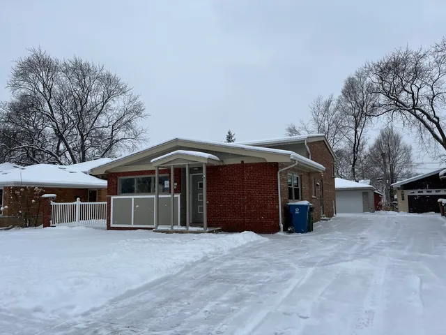 a view of an house with garage and yard