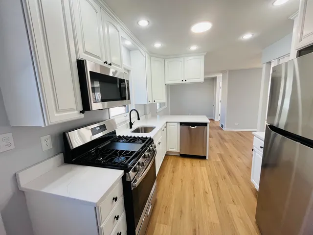 $430,000 | 10420 Kildare Avenue, Oak Lawn, IL 60453