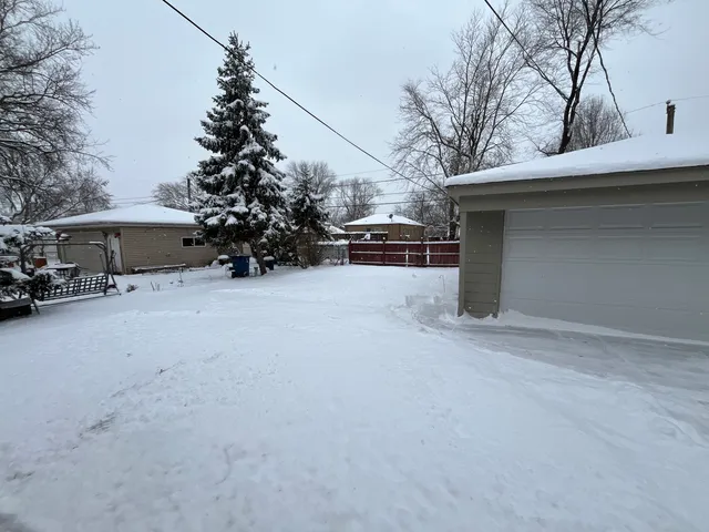 $430,000 | 10420 Kildare Avenue, Oak Lawn, IL 60453