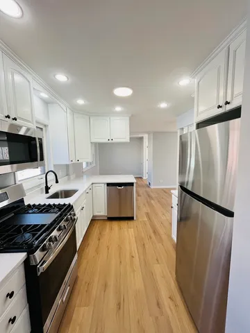 $430,000 | 10420 Kildare Avenue, Oak Lawn, IL 60453