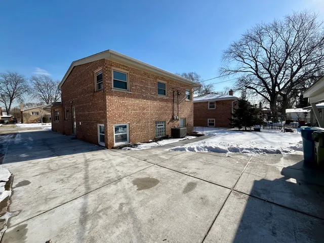$430,000 | 10420 Kildare Avenue, Oak Lawn, IL 60453
