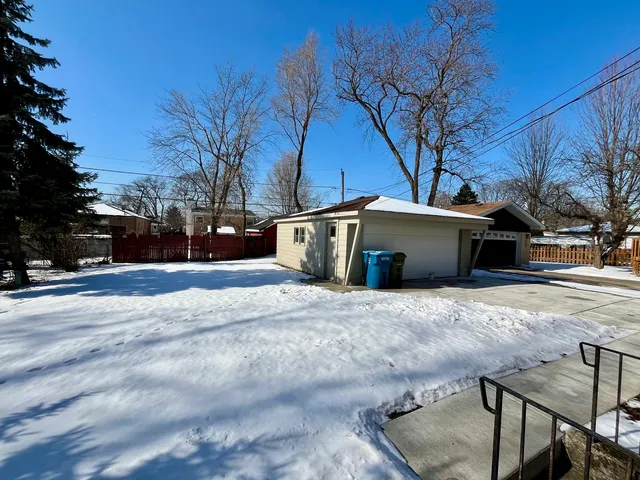 $430,000 | 10420 Kildare Avenue, Oak Lawn, IL 60453