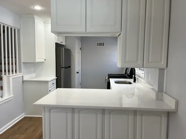 $430,000 | 10420 Kildare Avenue, Oak Lawn, IL 60453