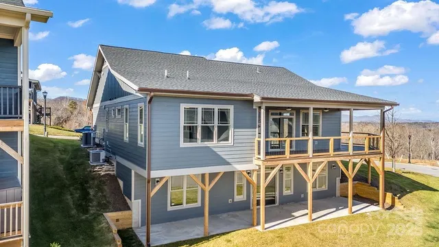 a view of a house with backyard and porch
