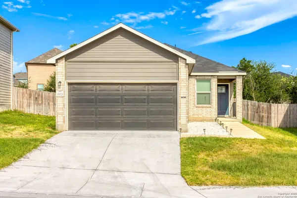 $1,499 | 15521 Selene View, San Antonio, TX 78245