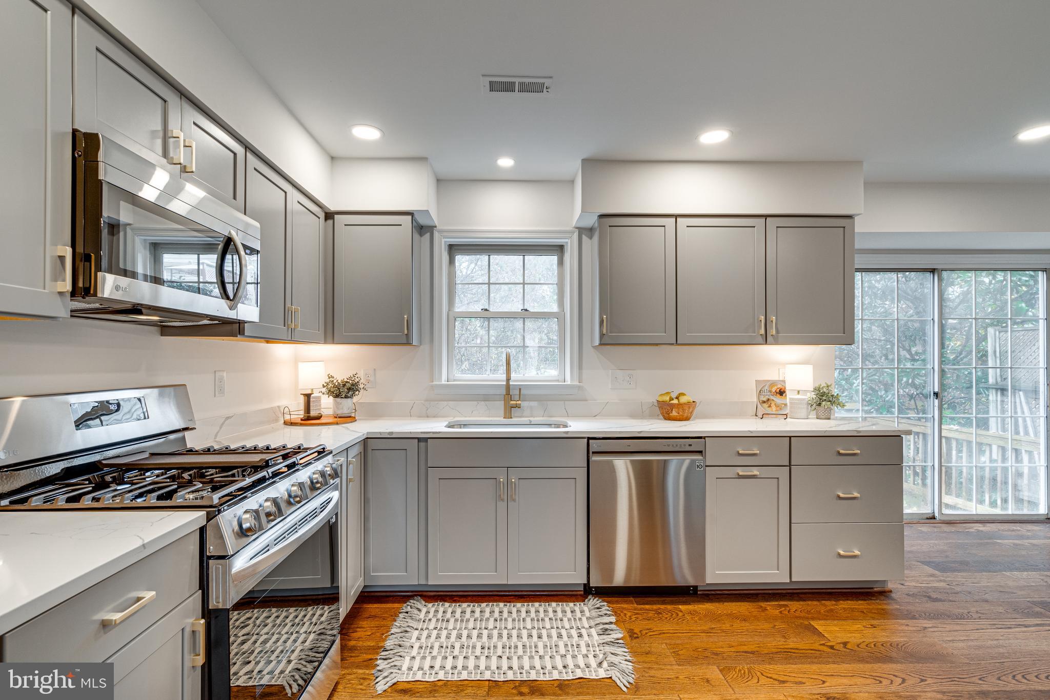 20930 Sandstone Square Sterling, VA 20165 - Photo 4 of 31