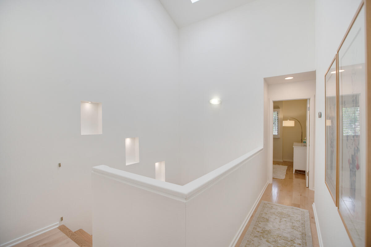 925 Weldon Road Santa Barbara, CA 93109 - Photo 14 of 29 Hall