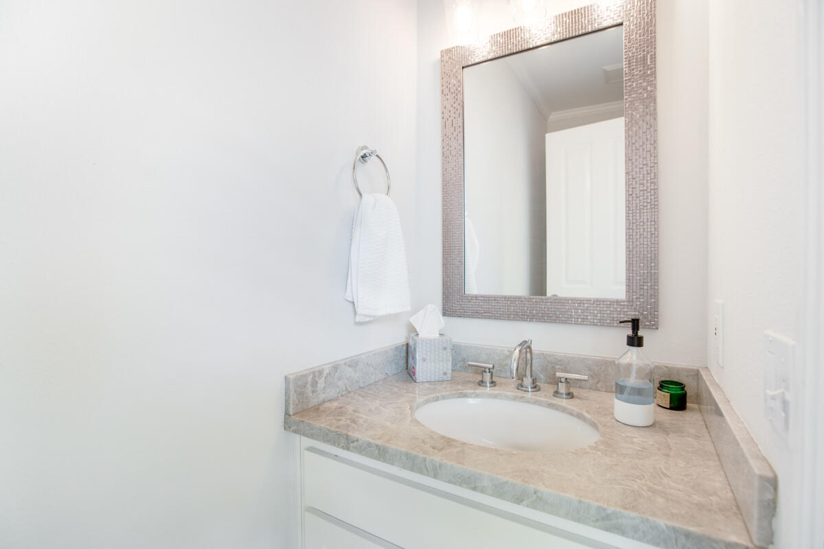 925 Weldon Road Santa Barbara, CA 93109 - Photo 21 of 29 Powder Room