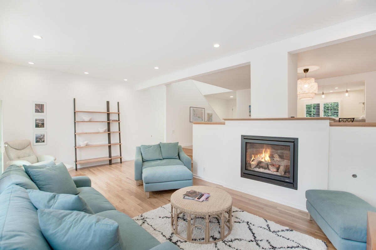 925 Weldon Road Santa Barbara, CA 93109 - Photo 7 of 29 Living Room